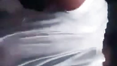 18 yr old teen’s Pakistani sex video from lover’s car