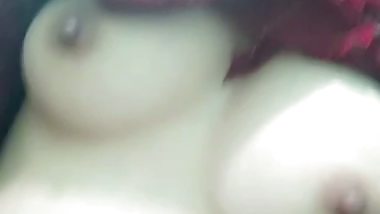 Cute desi girl virgin boobs showing viral selfie