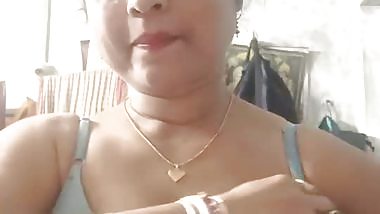 Long boobs aunty stripping blouse and topless