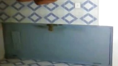 Cute small boobs bhabhi taking naked bath viral video