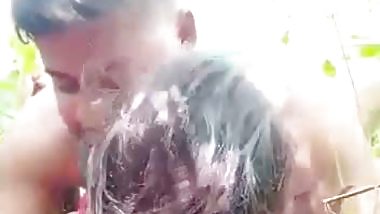 Trapping desi village girl and fucking her outdoor MMS